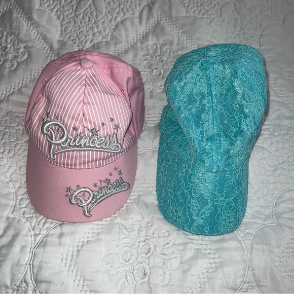 ♥️🌺♥️  2 Used caps 🧢 - Picture 2 of 5